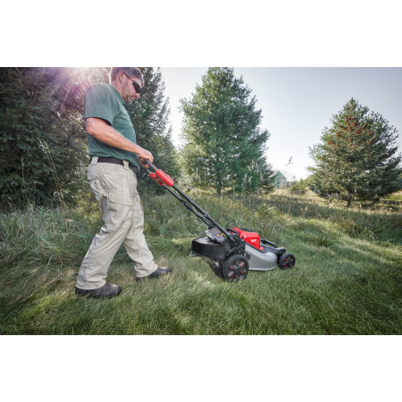 MILWAUKEE M18 FUEL™ sekačka s pojezdem 46 cm na dva akumulátory 4933499214