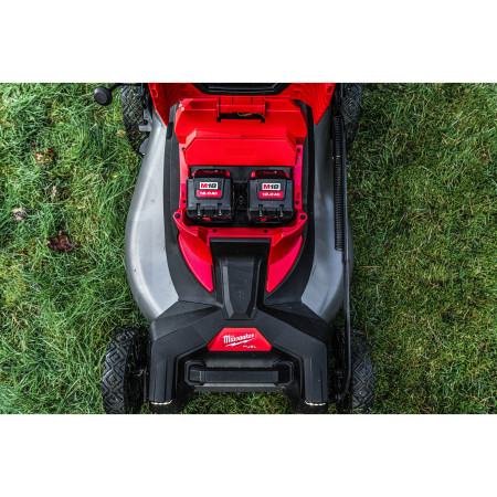 MILWAUKEE M18 FUEL™ sekačka s pojezdem 46 cm na dva akumulátory 4933499214