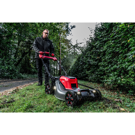 MILWAUKEE M18 FUEL™ sekačka s pojezdem 46 cm na dva akumulátory 4933499214