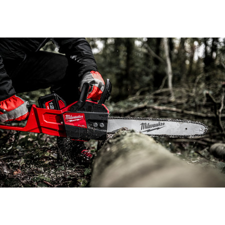 MILWAUKEE M18 FUEL™ řetězová pila s lištou 40 cm 4933499217