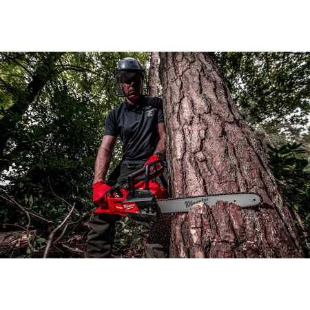 MILWAUKEE M18 FUEL™ řetězová pila s lištou 40 cm 4933499217