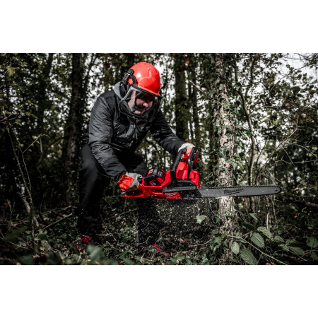 MILWAUKEE M18 FUEL™ řetězová pila s lištou 40 cm 4933499217