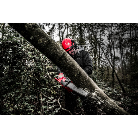 MILWAUKEE M18 FUEL™ řetězová pila s lištou 40 cm 4933499217