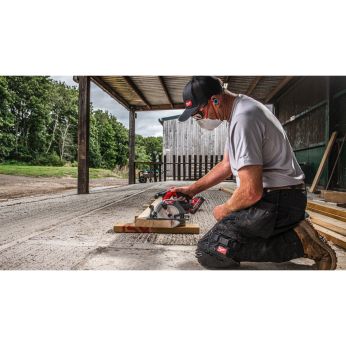 MILWAUKEE M18 FUEL™ kompaktní okružní pila 4933493589