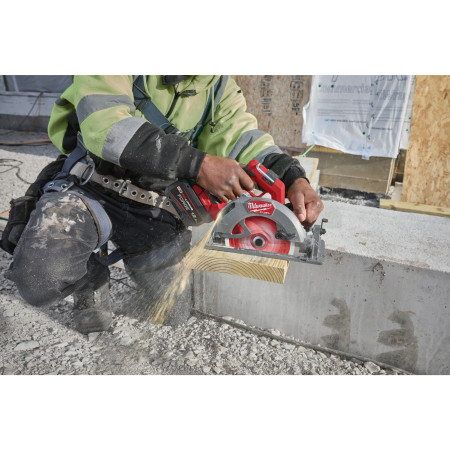 MILWAUKEE M18 FUEL™ okružní pila 190 mm, kompatibilní s vodicí lištou a ONE-KEY™ 4933498995