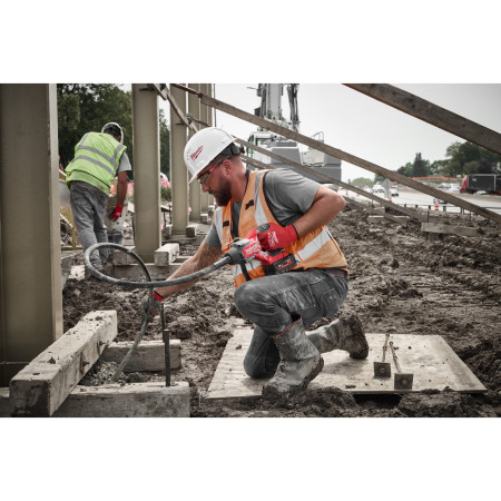 MILWAUKEE M18 FUEL™ Jehlový ponorný vibrátor na beton s kabelem 2,4 m 4933479599