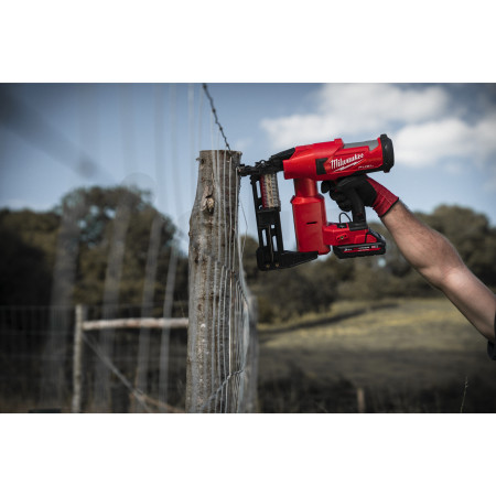 MILWAUKEE M18 FUEL™ sponkovačka na oplocení 4933479833