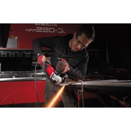 MILWAUKEE 1550 W 150 mm úhlová bruska s AVS 4933428120