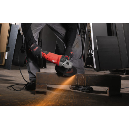 MILWAUKEE 2200 W 180 mm úhlová bruska s AVS 4933431820