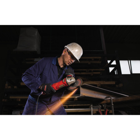 MILWAUKEE 1750 W 180 mm úhlová bruska s AVS 4933449930