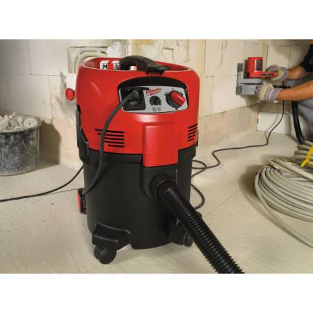 MILWAUKEE Vysavač prachu třídy M (30 litrů) s automatickým čištění filtru 4933413765