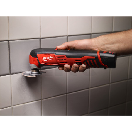 MILWAUKEE M12™ kompaktní multifunkční nářadí 4933471393