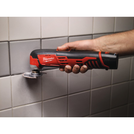 MILWAUKEE M12™ kompaktní multifunkční nářadí 4933471393