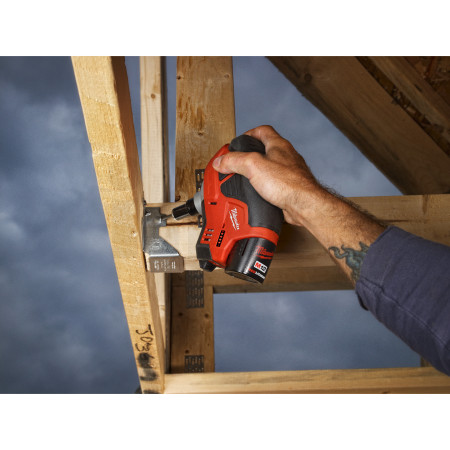 MILWAUKEE M12™ kompaktní dlaňová hřebíkovačka 4933427182