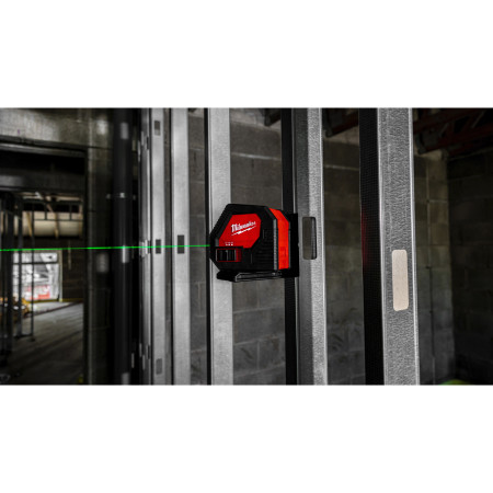 MILWAUKEE Zelený křížový laser na alkalické baterie 4933480159