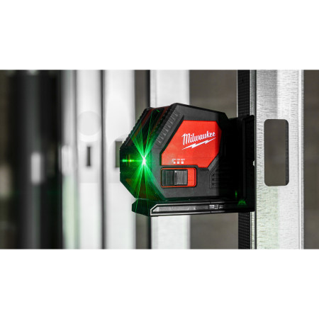 MILWAUKEE Zelený křížový laser na alkalické baterie 4933480159