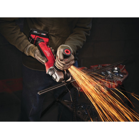 MILWAUKEE M18™ 115 mm úhlová bruska s kolébkovým spínačem 4933431561