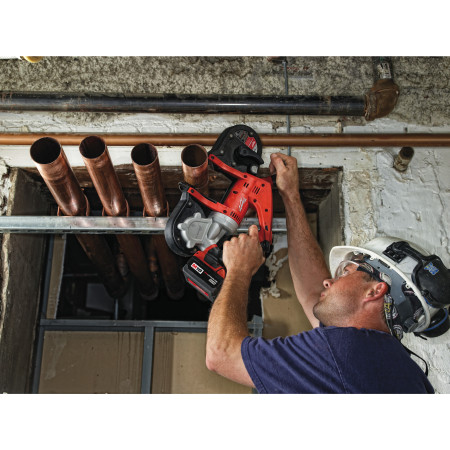 MILWAUKEE M18™ pásová pila na kov 4933419122