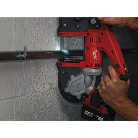 MILWAUKEE M18™ pásová pila na kov 4933419122