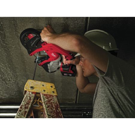 MILWAUKEE M18™ pásová pila na kov 4933419122