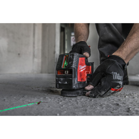 MILWAUKEE Akumulátorový křížový liniový laser se zeleným paprskem s USB 4933478570