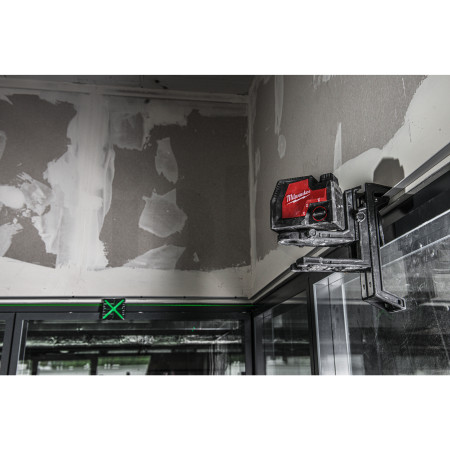 MILWAUKEE Akumulátorový křížový liniový laser se zeleným paprskem s USB 4933478570