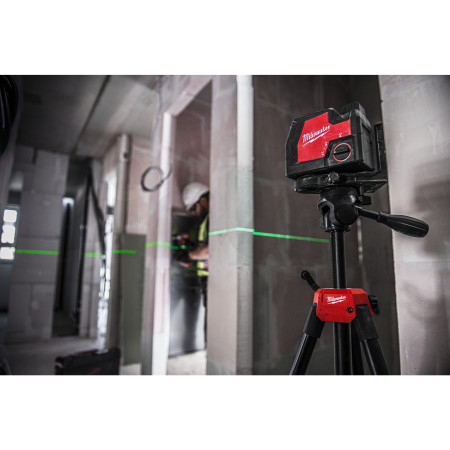 MILWAUKEE Akumulátorový křížový liniový laser se zeleným paprskem s USB 4933478570