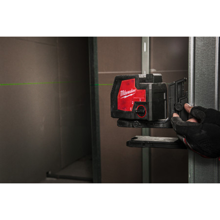 MILWAUKEE Akumulátorový křížový liniový laser se zeleným paprskem s USB 4933478570