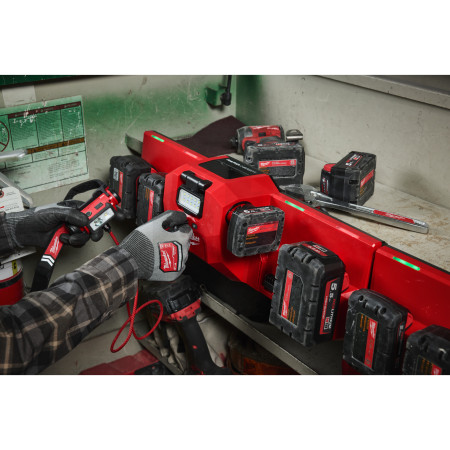 MILWAUKEE M12™ - M18™ nabíjecí stanice 4933493864