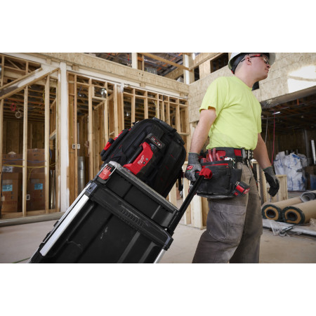 MILWAUKEE M12™ vícesměrné reflektorové světlo kompatibilní s PACKOUT™ 4933500321