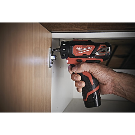 MILWAUKEE M12™ kompaktní vrtačka/šroubovák s rychlovýměnným sklíčidlem 4933447129