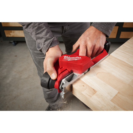 MILWAUKEE M12™  bezuhlíkový hoblík 4933492852