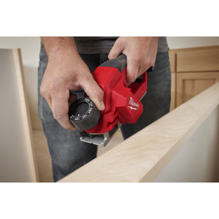 MILWAUKEE M12™  bezuhlíkový hoblík 4933492852