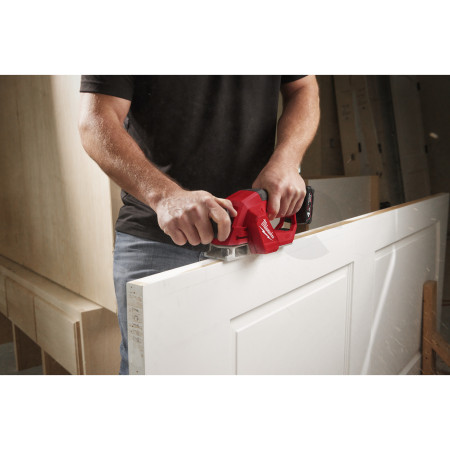 MILWAUKEE M12™  bezuhlíkový hoblík 4933492852