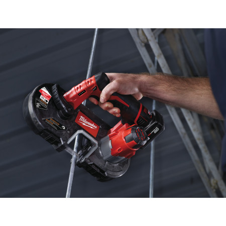 MILWAUKEE M12™ kompaktní pásová pila 4933441805