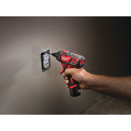 MILWAUKEE M12™ kompaktní jednorychlostní šroubovák 4933447135