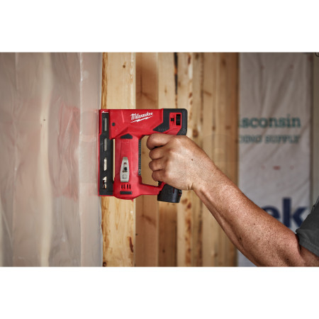 MILWAUKEE M12™ kompaktní sponkovačka 4933471395