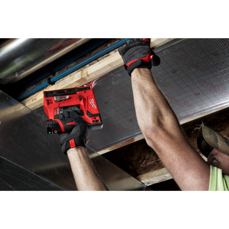 MILWAUKEE M12™ kompaktní sponkovačka 4933471395