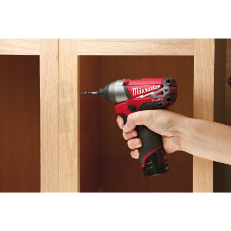 MILWAUKEE M12 FUEL™ ¼″ Hex kompaktní rázový utahovák 4933440410