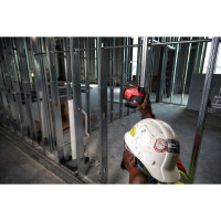 MILWAUKEE M12™ křížový laser se zeleným paprskem a olovnicí 4933479427