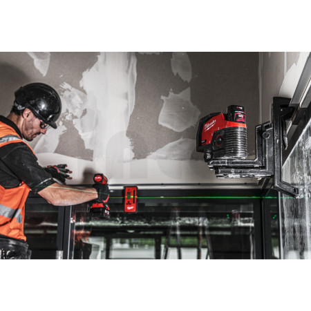 MILWAUKEE M12™ zelený kombinovaný křížový liniovo-bodový laser 4933478245