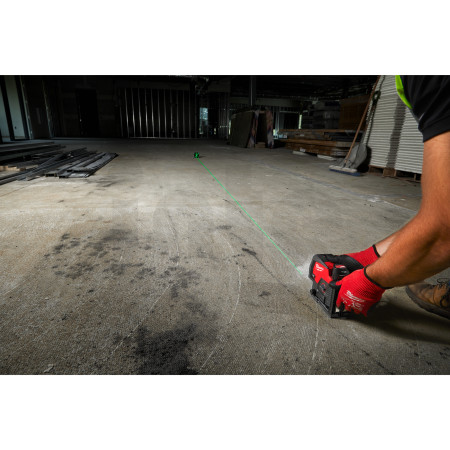 MILWAUKEE M12™ zelený kombinovaný křížový liniovo-bodový laser 4933478245