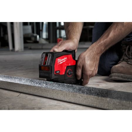 MILWAUKEE M12™ zelený kombinovaný křížový liniovo-bodový laser 4933478245