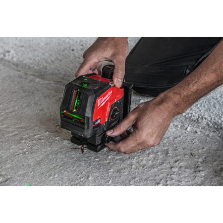 MILWAUKEE M12™ zelený kombinovaný křížový liniovo-bodový laser 4933478245