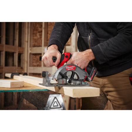 MILWAUKEE M12 FUEL™ kompaktní okružní pila 4933493490