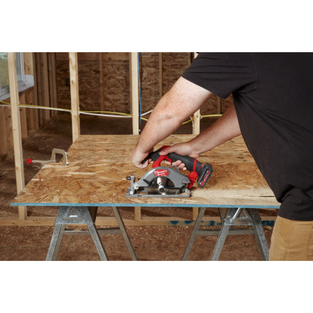 MILWAUKEE M12 FUEL™ kompaktní okružní pila 4933493490