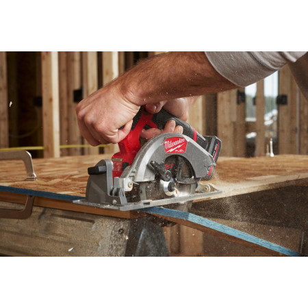 MILWAUKEE M12 FUEL™ kompaktní okružní pila 4933493490