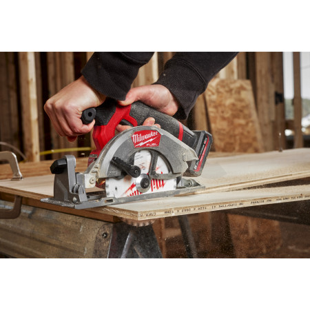 MILWAUKEE M12 FUEL™ kompaktní okružní pila 4933493490