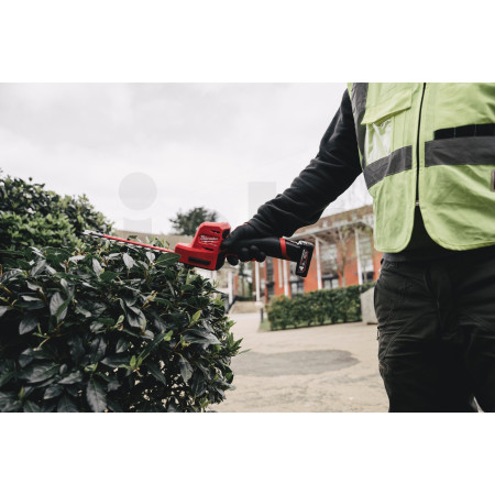 MILWAUKEE M12 FHT20-402 FUEL plotostřih 20 cm 4933479973