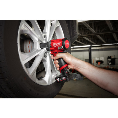 MILWAUKEE M12 FUEL™ kompaktní ⅜″ rázový utahovák 4933464614
